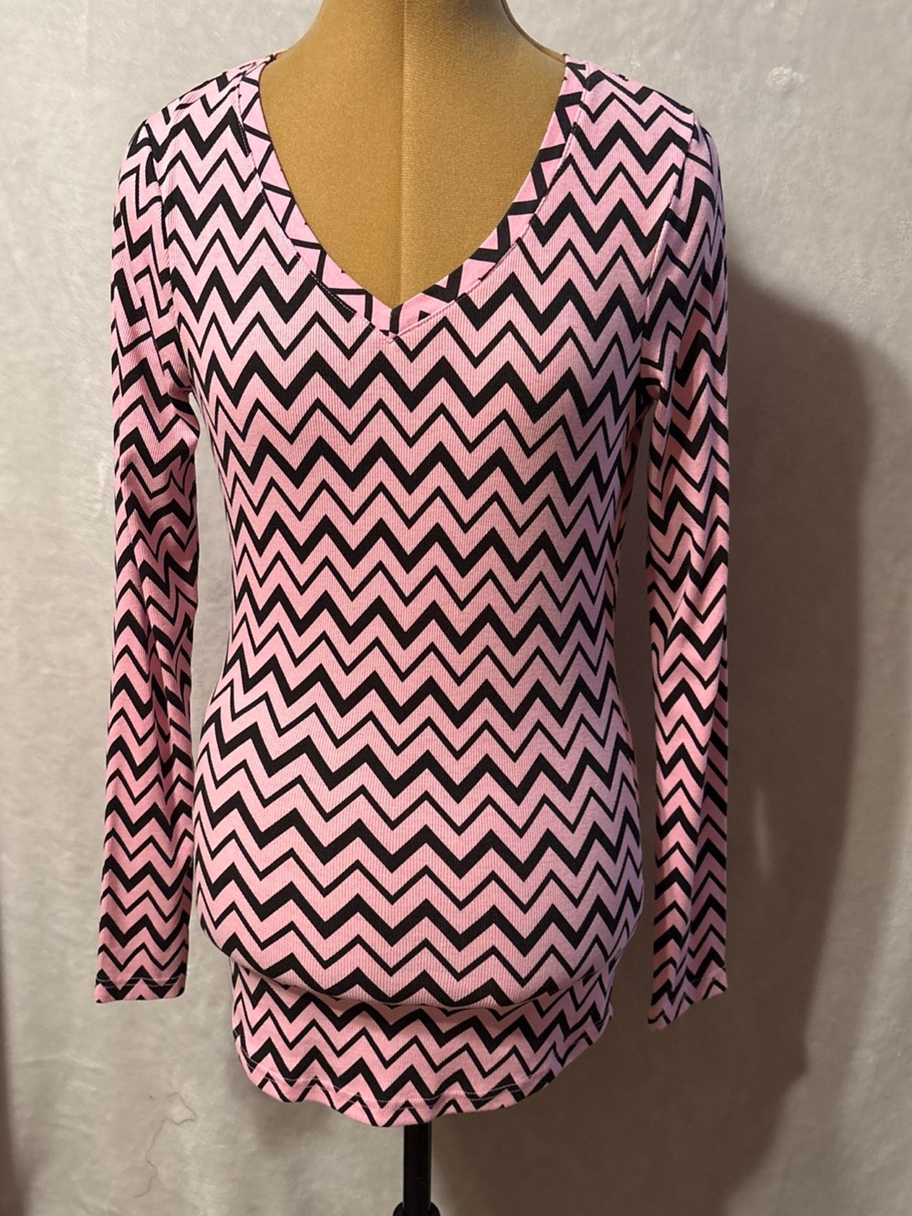 No Boundaries Pink and Black Chevron V-Neck Long Sleeve Tee